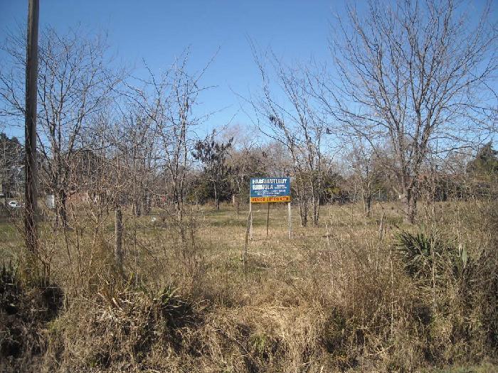 Terreno · 606m²