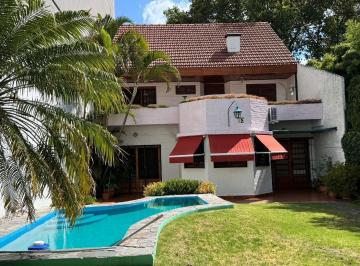 Casa · 270m² · 4 Ambientes · 3 Cocheras · Casa en Venta en San Martin, G. B. a. Zona Norte, Argentina