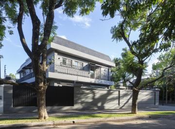 Casa · 426m² · 7 Ambientes · 2 Cocheras · Casa en Acassuso