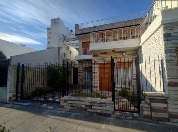 Casa · 210m² · 4 Ambientes · 2 Cocheras · Casa en Villa Luro