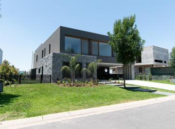 Casa · 423m² · 7 Ambientes · 2 Cocheras · Venta Casa 7 Ambientes - Estrenar - con Vista Al Lago