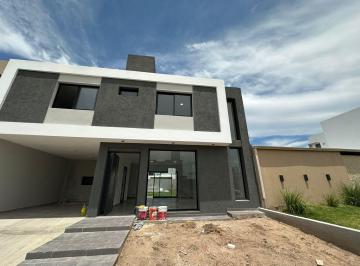 Casa de 4 ambientes, Córdoba · Venta Casa en Docta - 3 Dorm., en Pozo