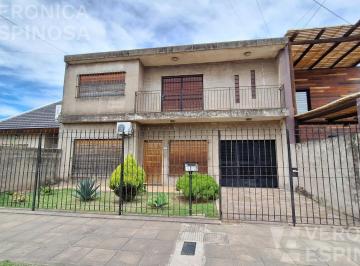Casa · 220m² · 5 Ambientes · 3 Cocheras · Casa Venta Cuatro Dorm. - Moron Sur