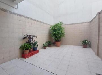 Casa · 120m² · 4 Ambientes · 1 Cochera · Hermoso Triplex en Caballito con Cochera