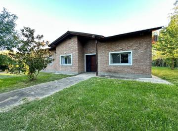 Casa · 148m² · 3 Ambientes · 2 Cocheras · Casa en Venta en Barrio Hostal del Sol