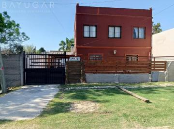 Casa · 98m² · 4 Ambientes · 2 Cocheras · Venta / Casa Amoblada con Pileta / Permuta / Apto Crédito / de Vicenzo Grande