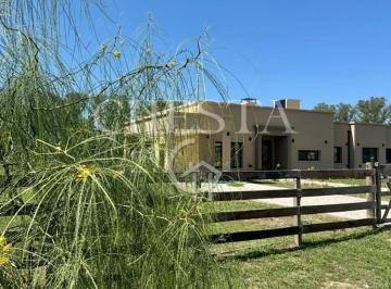Casa · 168m² · 4 Ambientes · 2 Cocheras · Casa en Venta en Carlos Keen, Luján, G. B. a. Zona Oeste