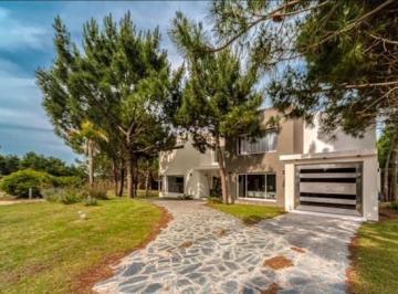 Casa · 380m² · 6 Ambientes · 5 Cocheras · Casa en Alquiler Febrero y Venta 6 Ambientes Costa Esmeralda Barrio Golf II