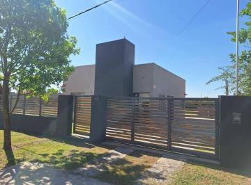 Casa · 110m² · 4 Ambientes · Casa 2 Dorm. con Piscina Barrio Las Tardes Roldan