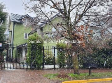Casa de 4 ambientes, San Martín de los Andes · Casa de 3 Dorm. con Pileta en Calle Los Cipreses, San Martin de Los Andes