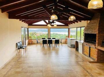 Casa · 350m² · 4 Dormitorios · 3 Cocheras · Vende Hermosa Casa en Villa Carlos Paz ‼️ Exclusiva con Vista Lago