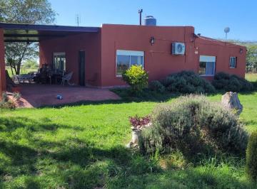 Quinta vacacional · 104m² · 2 Dormitorios · Venta Casa Quinta con Pileta y Galpon Marcos Paz