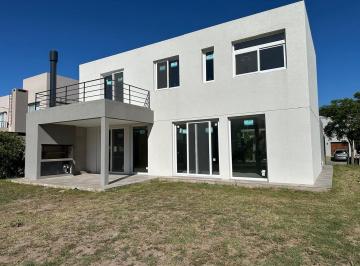 Casa · 220m² · 5 Ambientes · 2 Cocheras · Casa en Puertos del Lago Escobar