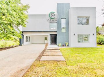 Casa · 250m² · 5 Ambientes · 6 Cocheras · Casa en Alquiler Anual Country Boca Raton