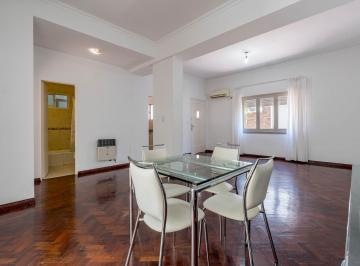 Casa · 132m² · 5 Ambientes · Venta - Casa de Pasillo de 3 Dorm. con Patio y Balcón. Centro, Rosario.