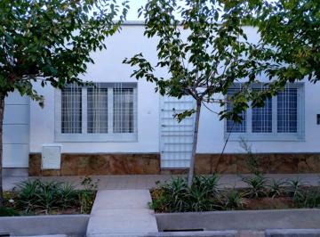 Casa de 3 ambientes, Villa Nueva · Se Vende Casa en Villa Nueva Guaymallén, a 1 Cuadra del Colegio Murialdo