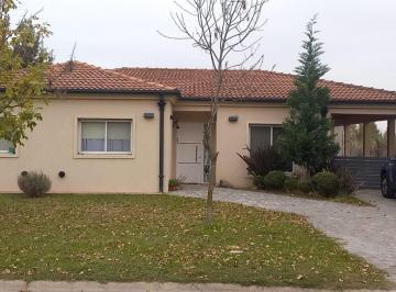Casa · 150m² · 4 Ambientes · 3 Cocheras · Casa en Santa Juana