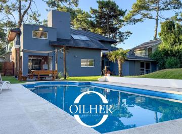 Casa de 5 ambientes, Villa Gesell · Venta Casa 4 Dorm. Zona Norte con Cochera y Pileta! Increible Entorno.