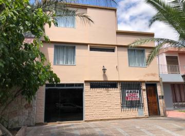 Casa de 4 ambientes, Ciudad de Mendoza · Casa con Local Cuarta Seccion
