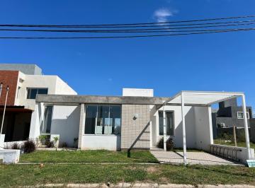 Casa · 140m² · 4 Ambientes · 2 Cocheras · Casa en Rincones de Manantiales 3 Dorm.