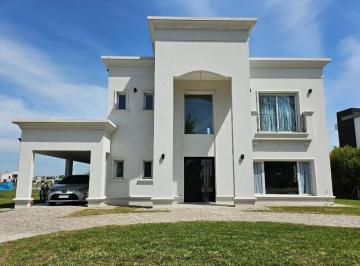 Casa · 262m² · 5 Ambientes · 2 Cocheras · Casa Al Lago en Venta 5amb - C/ Pileta - Lagos de San Eliseo
