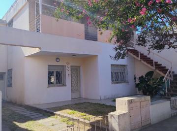Casa de 8 ambientes, Córdoba · Alto Alberdi Vendo Casa 2 Dorm, 2 Baños, Cochera y Patio + Depto 1 Dorm, Terraza