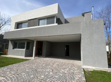 Casa · 300m² · 6 Ambientes · 1 Cochera · Casa en Fincas de Hudson