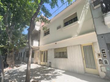 Casa · 229m² · 6 Ambientes · 1 Cochera · Casa Ideal Para Reciclar en La Paternal