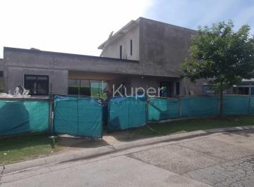 Casa · 163m² · 5 Ambientes · 1 Cochera · Casa Chalet en Venta en Vila Marina I, Villanueva, Tigre