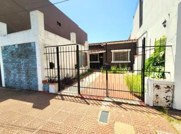 Casa de 3 ambientes, Morón · Chalet en Venta en Castelar Norte