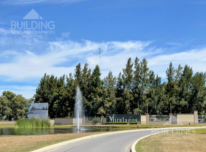 Terreno · 1689m²