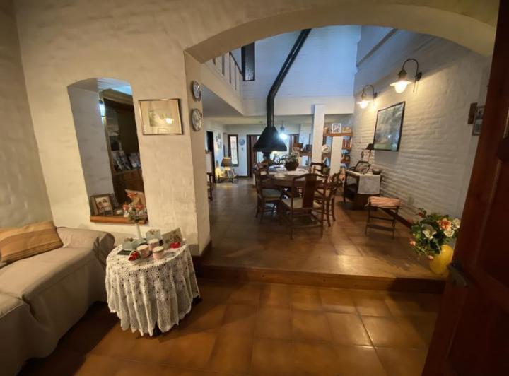 Casa · 300m² · 9 Ambientes