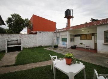 Casa · 105m² · 3 Ambientes · 1 Cochera · Venta Casa 3 Amb C/cochera PH 2 Amb Fondo - Ituzaingo - Acepta Permuta