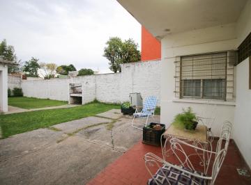 Casa · 105m² · 3 Ambientes · 1 Cochera · Venta Casa 3 Amb C/cochera + PH 2 Amb + Fondo - Apto Credito