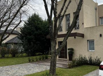 Casa · 300m² · 6 Ambientes · Casa - Santa Ana