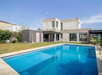 Casa · 143m² · 4 Ambientes · 4 Cocheras · Pilar del Este Barrio San Alfonso con Pileta Climatizada