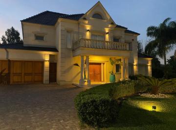 Casa · 450m² · 7 Ambientes · 4 Cocheras · Hermosa Propiedad en Venta en Barrio Privado Santa Ana