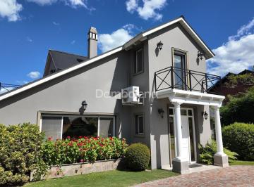 Casa · 234m² · 5 Ambientes · 1 Cochera · Casa en Venta en Campos de Alvarez, Francisco Álvarez, Moreno