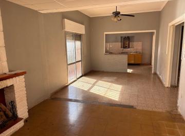 Casa de 3 ambientes, Granadero Baigorria · Venta - Casa de 2 Dorm. en Granadero Baigorria a Reciclar