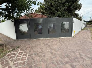Casa de 4 ambientes, Ituzaingó · Casa en Esquina Apta Comercio Sobre Lote de 306 m²