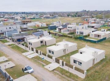 Casa · 100m² · 4 Ambientes · Casa en Venta en Funes Norte, 2 Dorm. a Estrenar!