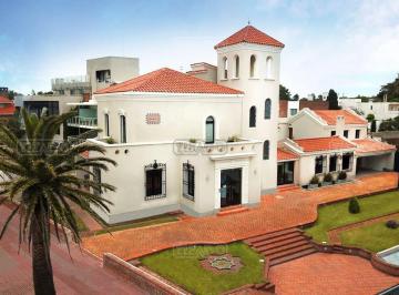 Casa · 572m² · 7 Ambientes · 1 Cochera · Casa en Venta en Carrasco, Montevideo