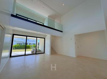 Casa · 252m² · 4 Ambientes · 2 Cocheras · Casa en Rumenco