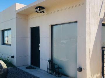 Casa · 75m² · 3 Ambientes · 2 Cocheras · Casa - San Vicente