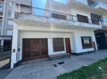 Terreno · 160m² · 4 Ambientes · 2 Cocheras · Casa en Tapiales