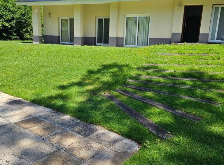 Casa · 350m² · 4 Dormitorios