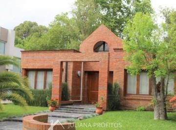 Casa · 300m² · 5 Ambientes · Casa - Club El Carmen