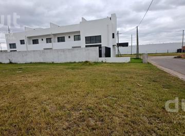 Terreno · 300m² · Lote en Prados de Manantiales!