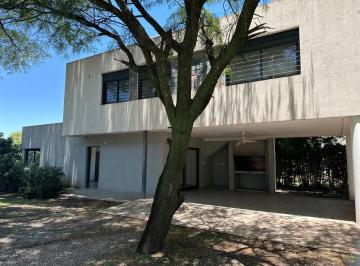 Casa · 165m² · 3 Ambientes · 2 Cocheras · Casa en en Housing