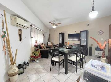 Imagen 1 - Casa de 3 dormitorios en esquina con patio y parrillero en barrio Azcuénaga. - · Casa de 3 Dorm. en Esquina con Patio y Parrillero en Barrio Azcuénaga.